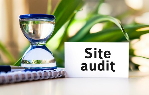 photo of hourglass with text "site audit" 